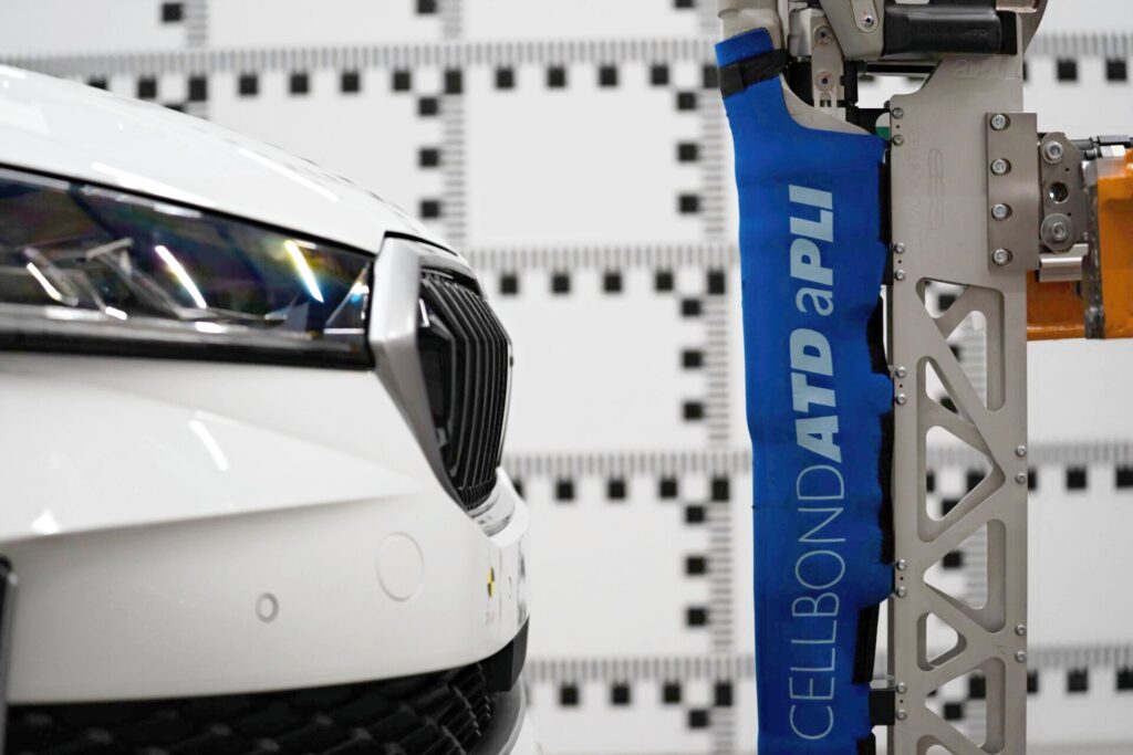 Testy ochrany chodců - impaktor stehno